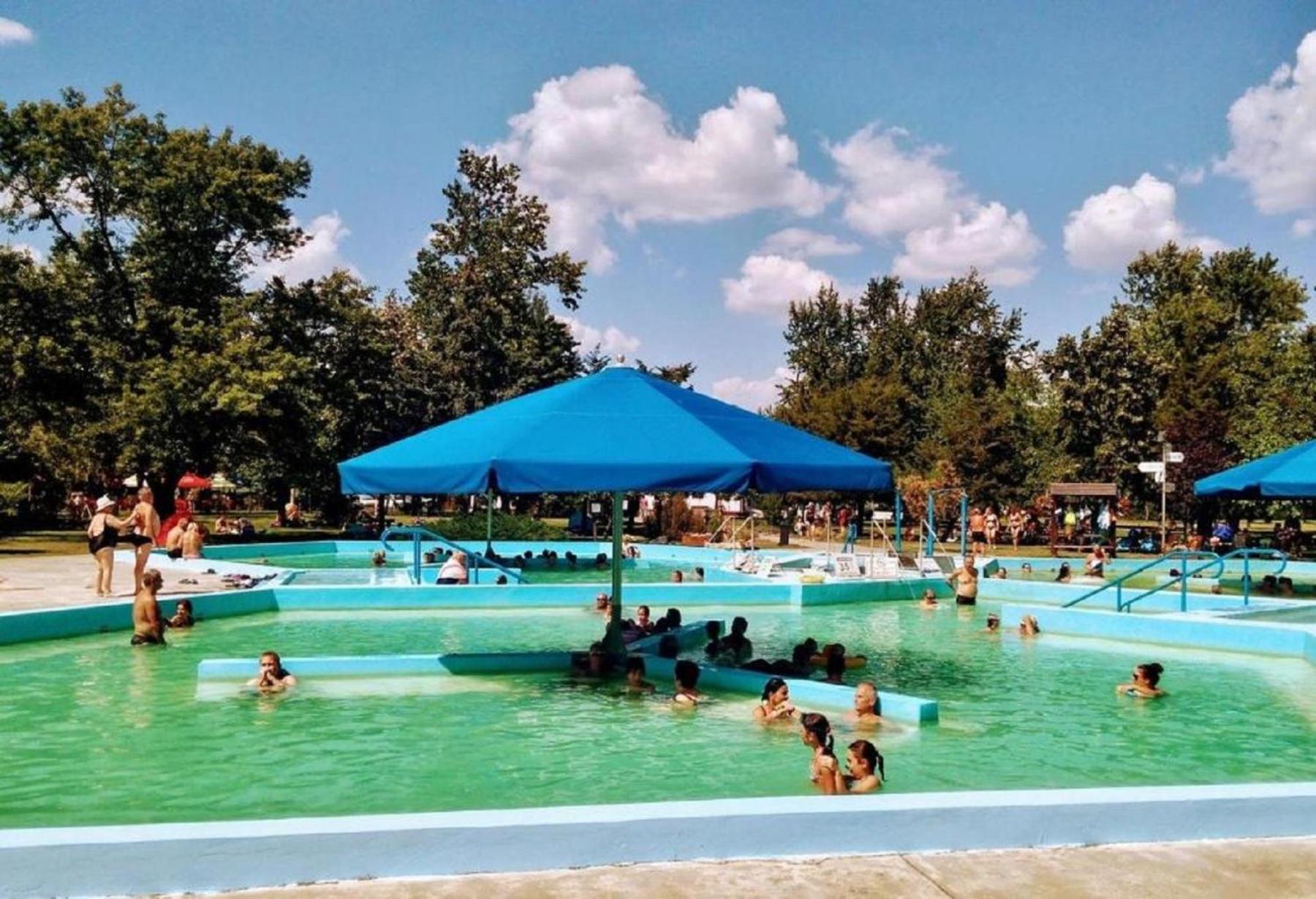 Lakilak pihenőház a Holt-Tisza partján, termálfürdőnél, Lakitelek Kültér fotó